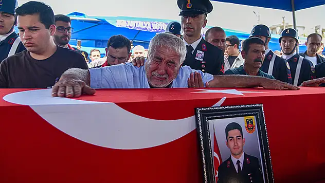 Şehit Astsubay Şen, gözyaşlarıyla son yolculuğuna uğurlandı
