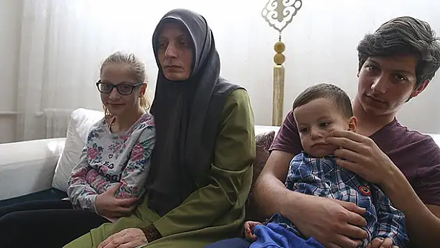 Şehit babalarının yokluğunu hissettirmemeye çalışıyor