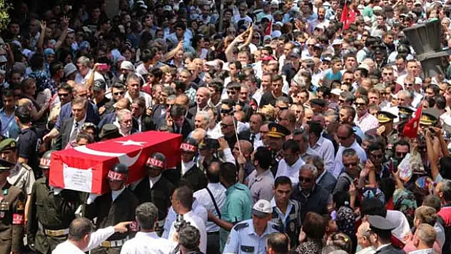 Şehit babaya gözyaşlarıyla veda