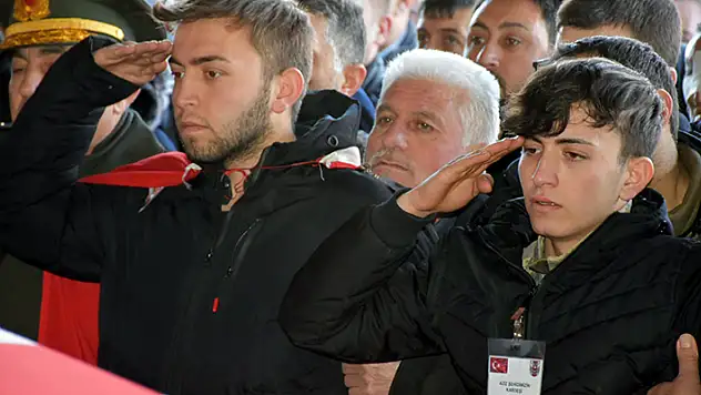 Şehit Batur, son yolculuğuna uğurlandı! Kardeşi: Ağlamayacağım, dik duracağım

