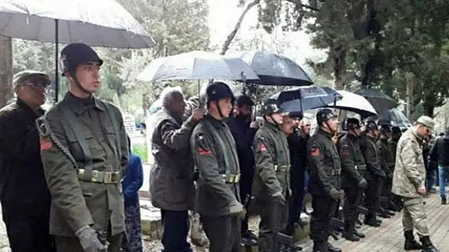 Şehit cenazesinde duygulandıran fotoğraf
