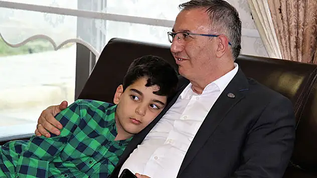 Şehit çocuğu, kirvesi Emniyet Müdürü Cangül'ü uğurladı