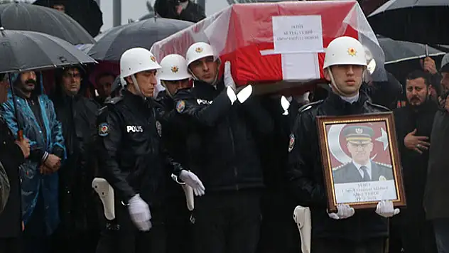 Şehit Emniyet Müdürü Altuğ Verdi yağmur ve dualarla uğurlandı