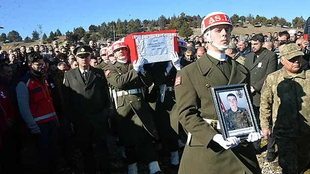 Şehit Emrullah Gülmez, son yolculuğuna uğurlandı

