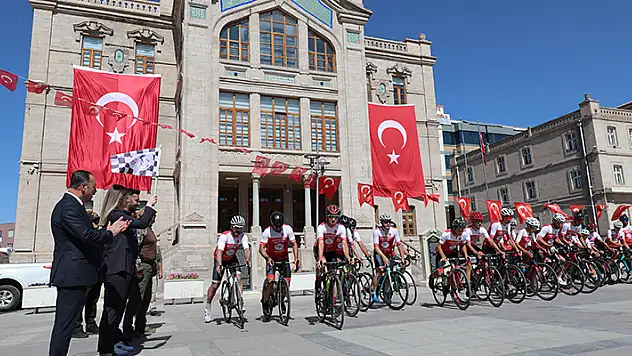 Şehit Ömer Halisdemir Ulusal Bisiklet Turu'na katılan sporcular Aksaray'a ulaştı