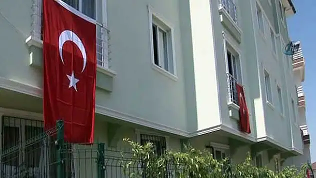 Şehit onbaşının baba ocağına ateş düştü