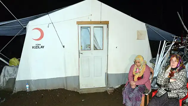 Şehit Özdemir'in kahreden hikayesi! Depremde evleri yıkıldı, çadırda kalıyorlardı