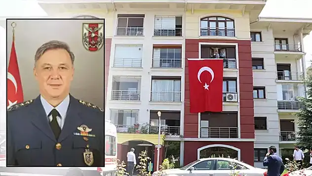 Şehit Pilot Albay Gökhan Özen'in Eskişehir'deki ailesine şehadet haberi verildi

