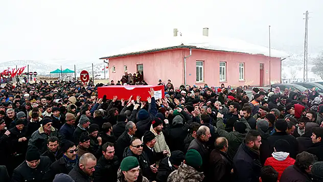 Şehit Piyade Sözleşmeli Er Fevzi Altınayak'ın naaşı Konya'da toprağa verildi
