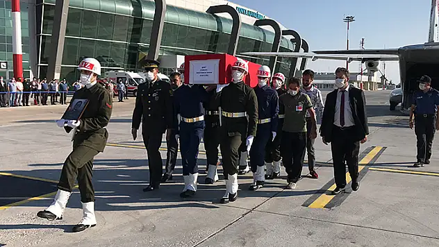 Şehit Piyade Sözleşmeli Er Ömer Faruk Erdem'in cenazesi memleketi Konya'ya getirildi
