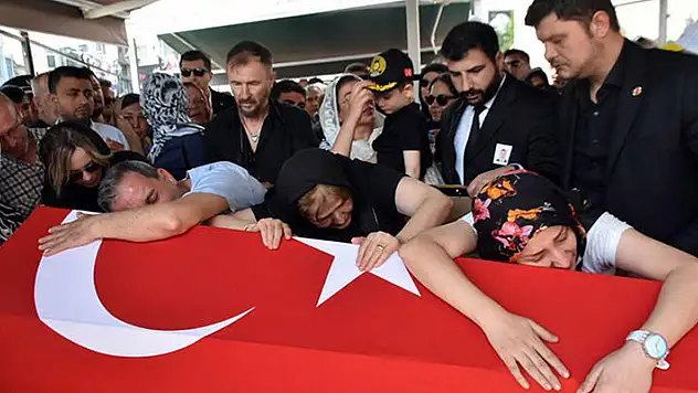 Şehit polis, gözyaşlarıyla son yolculuğuna uğurlandı