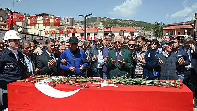 Şehit polis Özmen son yolculuğuna uğurlandı