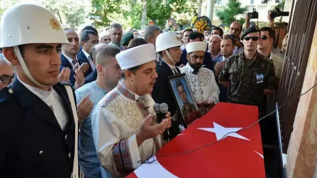 Şehit polis son yolculuğuna uğurlandı
