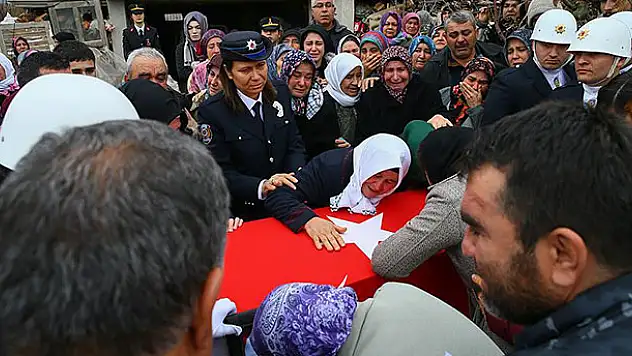 Şehit polise yürek burkan veda