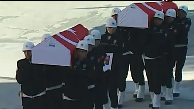 Şehit polisler için emniyette tören düzenleniyor