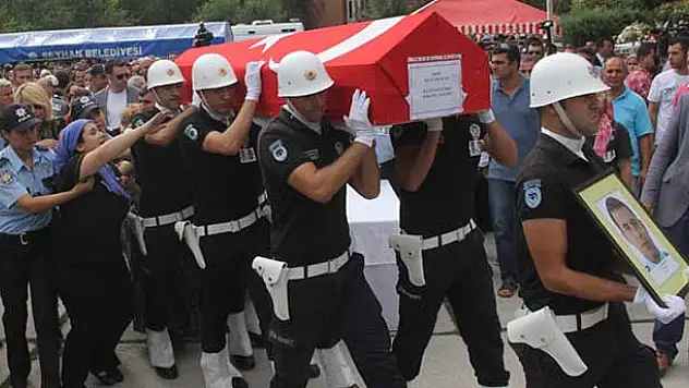 Şehit polislere gözü yaşlı veda