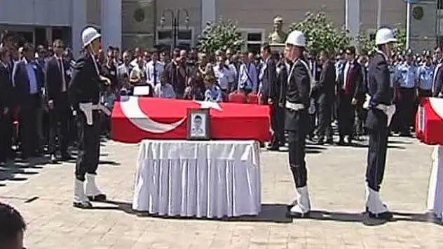 Şehit polislere tören