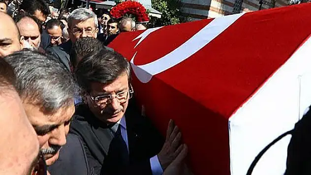 Şehit Savcı Kiraz toprağa verildi