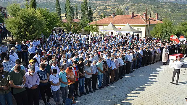 Şehit Sözleşmeli Piyade Er Mustafa Ahmet Demir son yolculuğuna uğurlandı