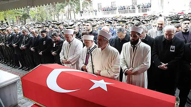 Şehit Üsteğmen son yolcuğuna uğurlandı