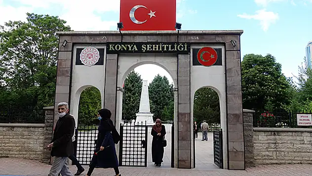 Şehit yakınları Ramazan Bayramı'nın ilk günü evlatlarının kabrine koştu