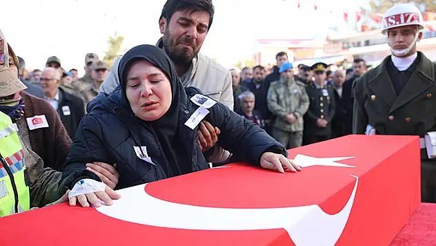 Şehit Yazıcı, son yolculuğuna uğurlandı 4 aylık hamile eşi gözyaşı döktü

