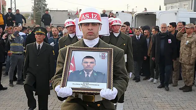 Şehitler Demir ve Öztürkmen son yolculuklarına uğurlandı
