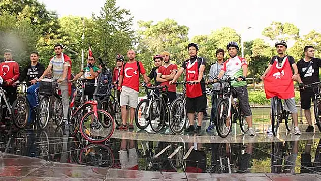 Şehitler için pedal çevirdiler
