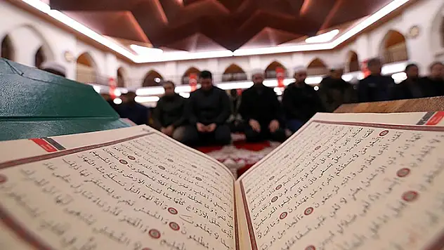Şehitler için sabah namazında Konya'daki camilerde dua edildi
