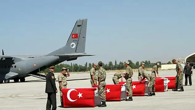 Şehitler için tören hazırlığı