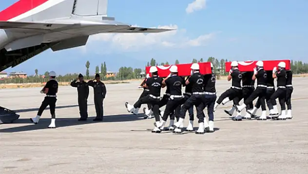Şehitler memleketlerine uğurlandı