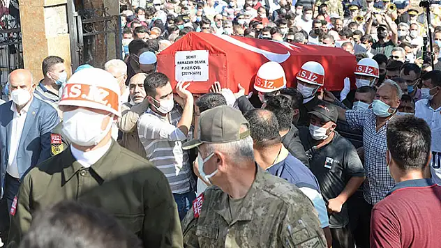 Şehitlerimizi son yolculuklarına uğurladık