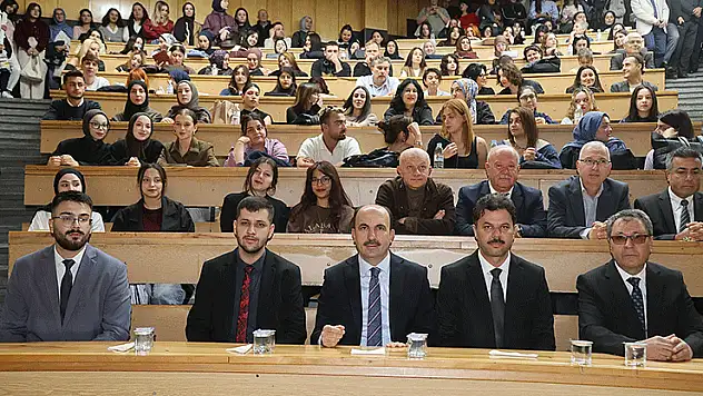 'Şehrimizin gelişmesinde üniversitelerin çok büyük katkısı var.'
