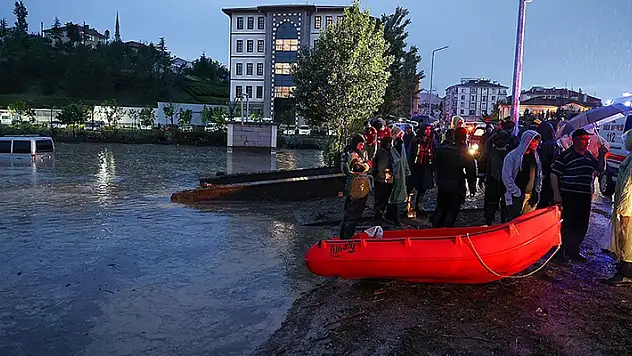 Sel ve su baskını yaşanan Akyurt'ta hayatını kaybedenlerin sayısı 2'ye yükseldi
