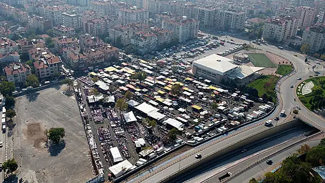 Selçuk Belediyesi semt pazar alanlarındaki trafik sorununu çözüyor