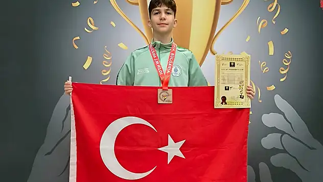Selçuk Çokgezer üçüncü oldu