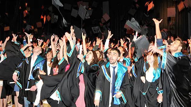 Selçuk İletişim'de Mezuniyet Heyecanı