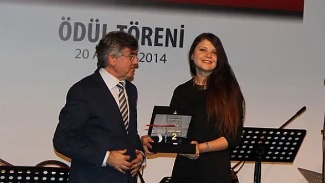 Selçuk İletişim'e iki ödül