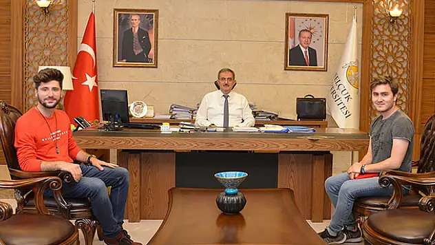 Selçuk İletişim öğrencileri ödülle döndü