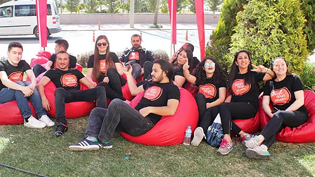 Selçuk İletişim öğrencileri özlenen iletişim ortamını tazeledi