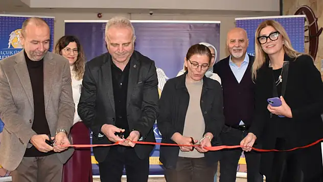 Selçuk İletişim'de kadına yönelik şiddete hayır farkındalığı