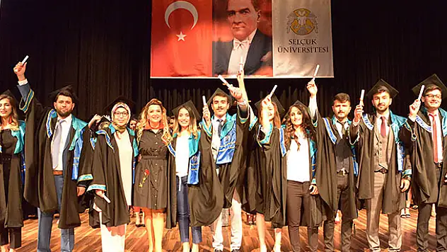 Selçuk İletişimde mezuniyet heyecanı