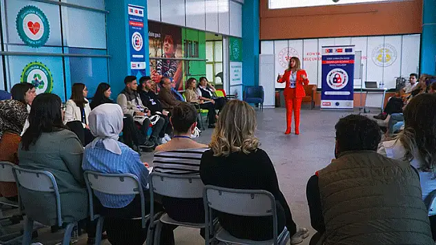 Selçuk iletişimde siber zorbalık konuşuldu