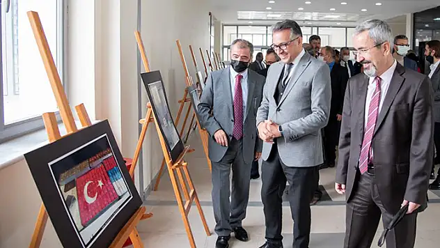 Selçuk'ta 'Erciyes'ten Everest'e Dünyanın Renkleri' fotoğraf sergisi açıldı
