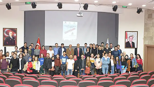 Selçuk'ta 'Güncel Gelişmeler Işığında Turizm Eğitimi' Konferansı yapıldı