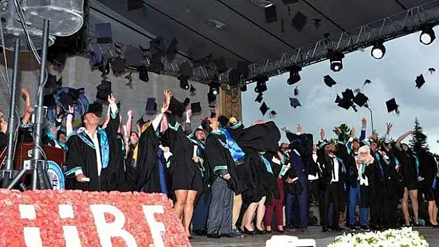 Selçuk'ta Mezuniyet Çoşkusu