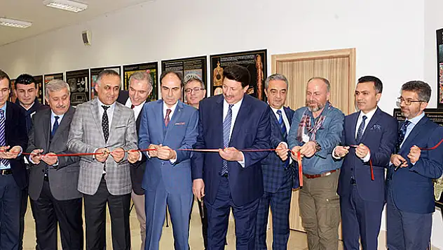 Selçuk'ta 'Osmanlı Dönemi İstanbul'unda Bahçe ve Çiçek' Sergisi Açıldı