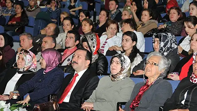 Selçuk'ta 'Yaşamın her alanında kadın' konuşuldu
