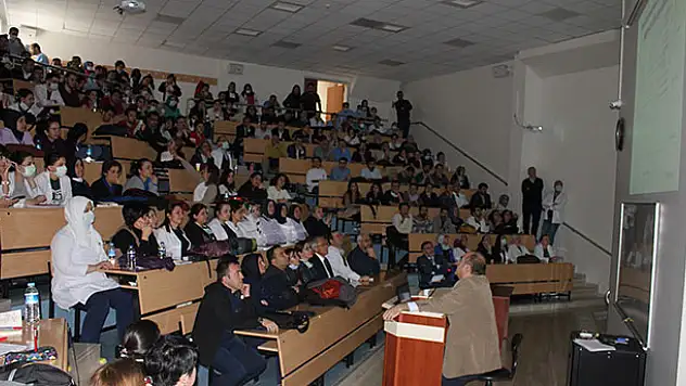 Selçuk Tıp'ta çalışanlara Corona virüs eğitimi verildi
