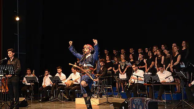 Selçuk Tıp, Türk Halk Müziği konseri verdi